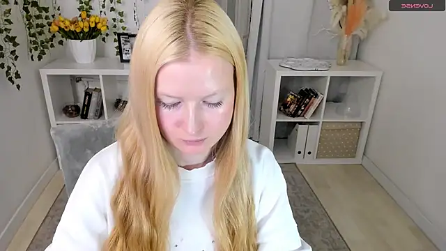 XXX chat uživo modela Laly_Peach