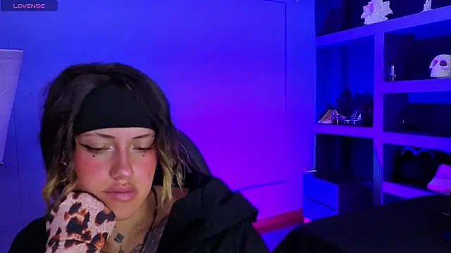 _sharlotte777 即時 XXX 聊天