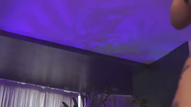 HotBustyBabeX 现场XXX聊天