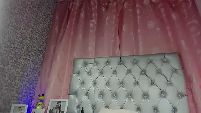 zoe_tamara Adlı Modelin Canlı XXX Sohbeti