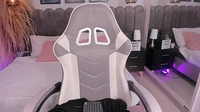 amber_hill_ Adlı Modelin Canlı XXX Sohbeti