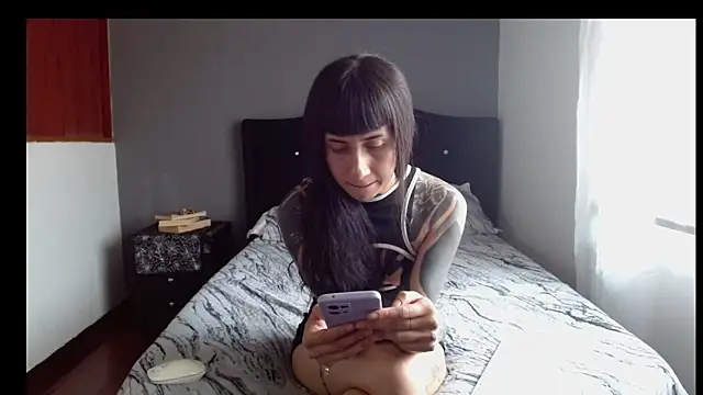 Emilia_1995 现场XXX聊天