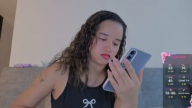 emilyrouxeのライブXXXチャット