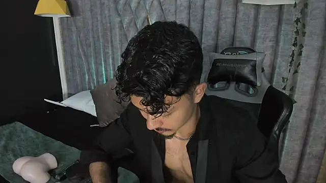 Pokazy przed kamerką – NicolaiKarav