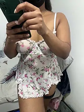 SluttyCouple69 Show Webcam