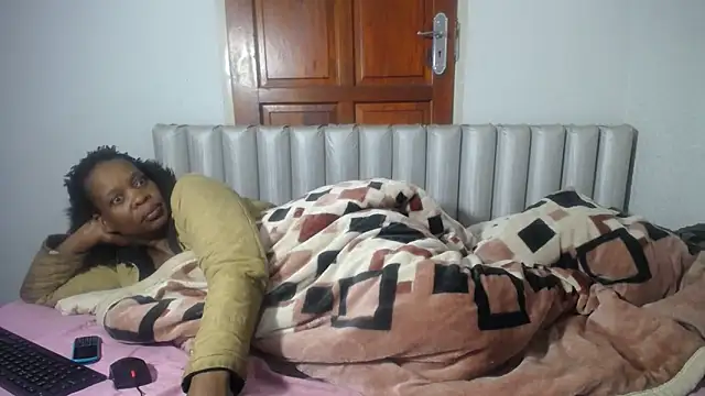 Онлайн чат XXX JoycyQueen