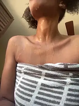 แชท XXX สดของ Cum2Charm