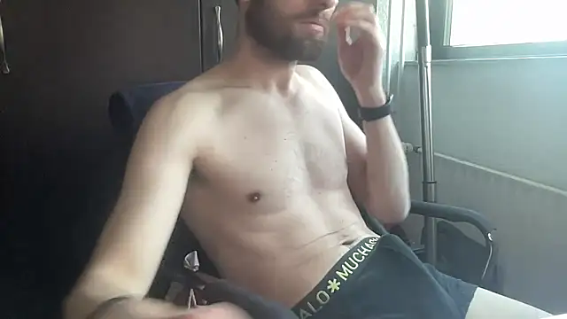 bullyboyy webcam show