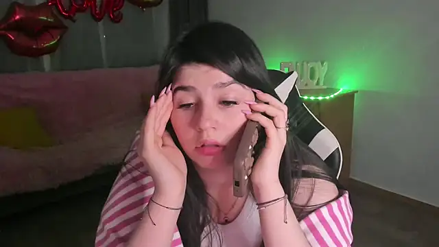 Živý XXX chat KisaModel