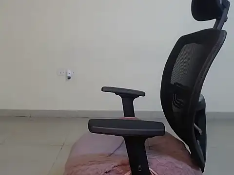 MiniBeastn Live XXX chat