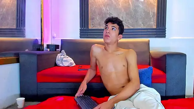 ALEX_KEITH26 Adlı Modelin Canlı XXX Sohbeti