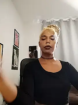 Helenoir's Live XXX Chat