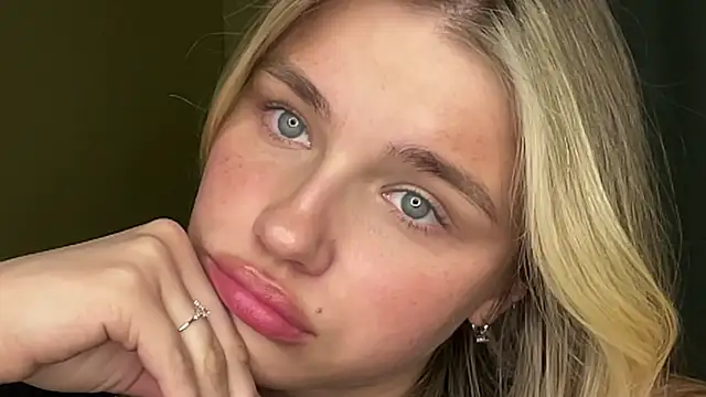 Chat XXX en directo de EarthaStinett