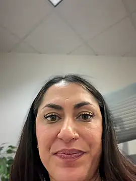 YourQueen18: вебкам-шоу