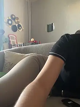 Chat XXX en directo de LaPetitechienne1