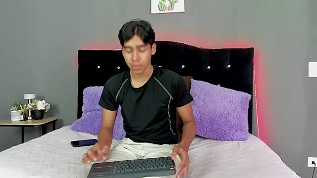 Eros_Lux Adlı Modelin Canlı XXX Sohbeti