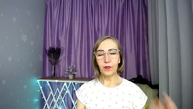 queen_a_n_i's Webcam Show