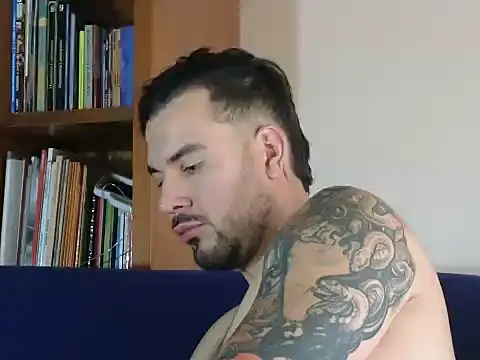 Show modela julianmonttoya na web-kameri