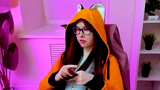 CarolGiggly: онлайн-секс-чат