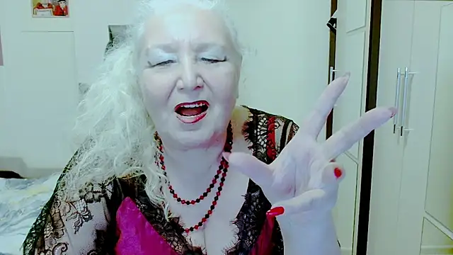 GrannyAlisa élő XXX-chatje