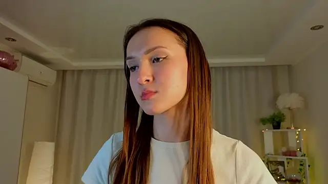 Pokazy przed kamerką – MellieLaliberte