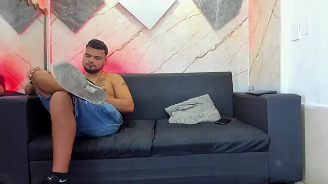 Latins_on_fire Adlı Modelin Web Kamerası Şovu