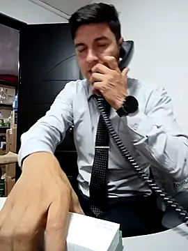 MrSecretSuit Show Webcam