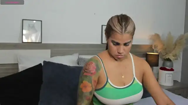 دردشة ZarahFoxx الجنسية المباشرة