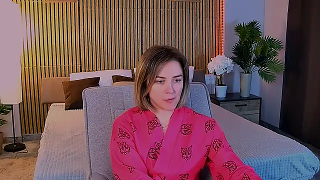 EmeraldGlow Adlı Modelin Canlı XXX Sohbeti