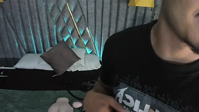 แชท XXX สดของ NicolaiKarav