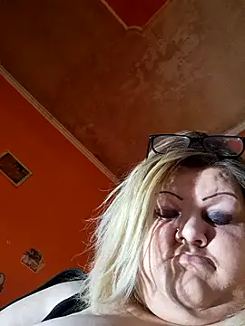 ducicsajsziii's Live XXX Chat