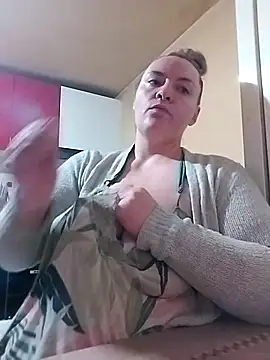 Živý XXX chat HotStepmommy4