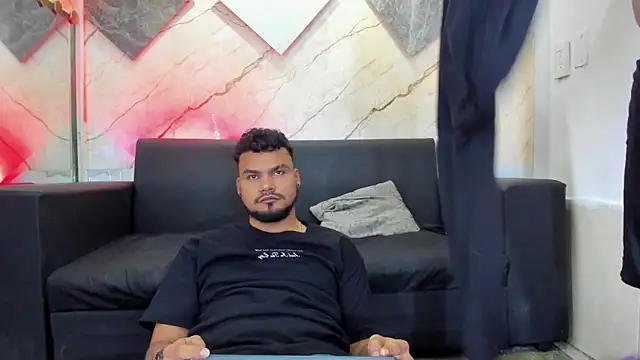 Latins_on_fireのウェブカメラショー