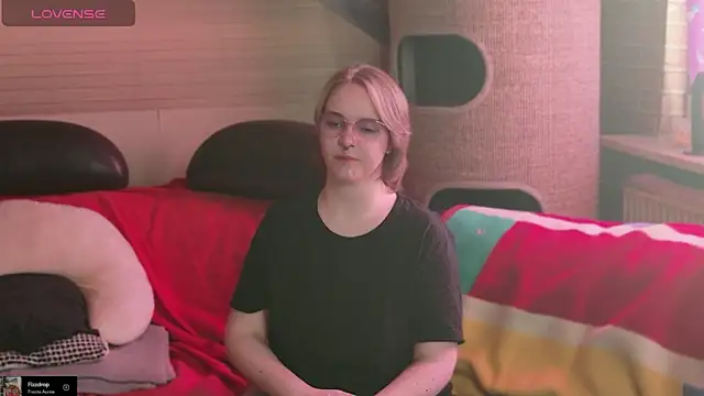 GamerGirl_Even Webbikameraesitys