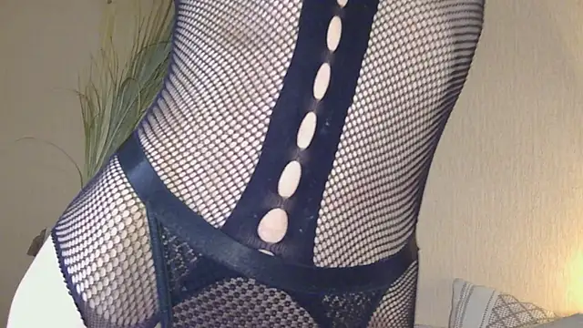 Kirana_Hayes Show in webcam