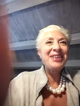 divinaerotica live XXX chat