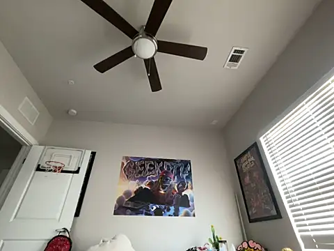 แชท XXX สดของ 4EVAGLACIERS