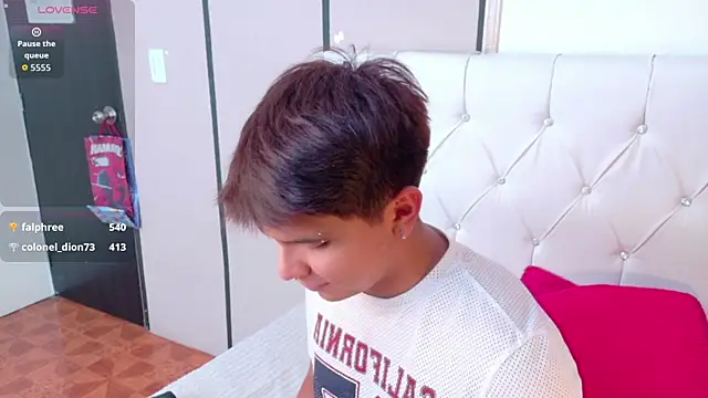 Thiago_Kozak: διαδικτυακό σόου στην κάμερα