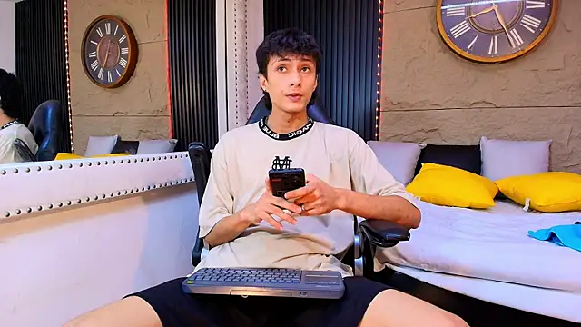 Lean_Portman লাইভ XXX চ্যাট