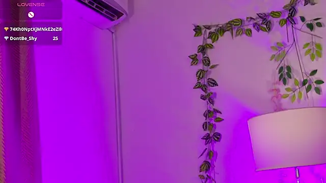 Chat +18 de NahiaraReina ao vivo