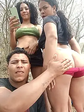 Pokazy przed kamerką – CurlyBitch