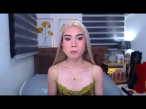 JuicyCockThea Chat XXX in diretta