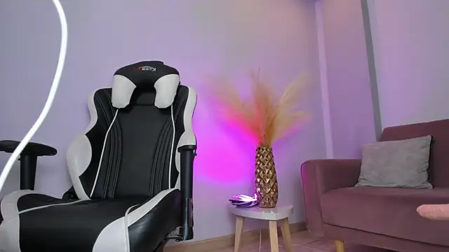 stefy_bratz: διαδικτυακό σόου στην κάμερα