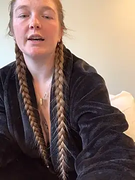 PussiesnCream_ Show in webcam