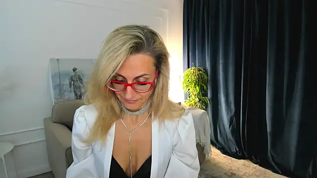 MuseOfStage's Live XXX Chat