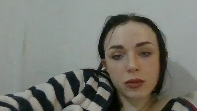 Trinsy_Love Adlı Modelin Canlı XXX Sohbeti