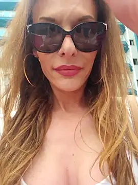 Luna_Kitanna élő XXX-chatje