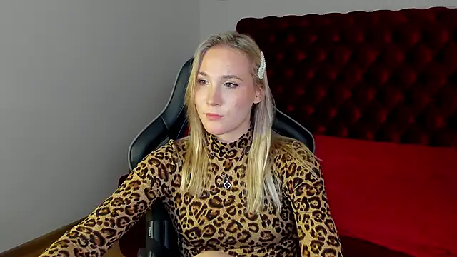 Chat XXX en directo de ElaraVoltage