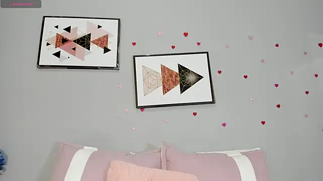 PauleteW10: διαδικτυακό σόου στην κάμερα