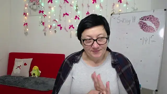 EmilyL0ve Adlı Modelin Canlı XXX Sohbeti